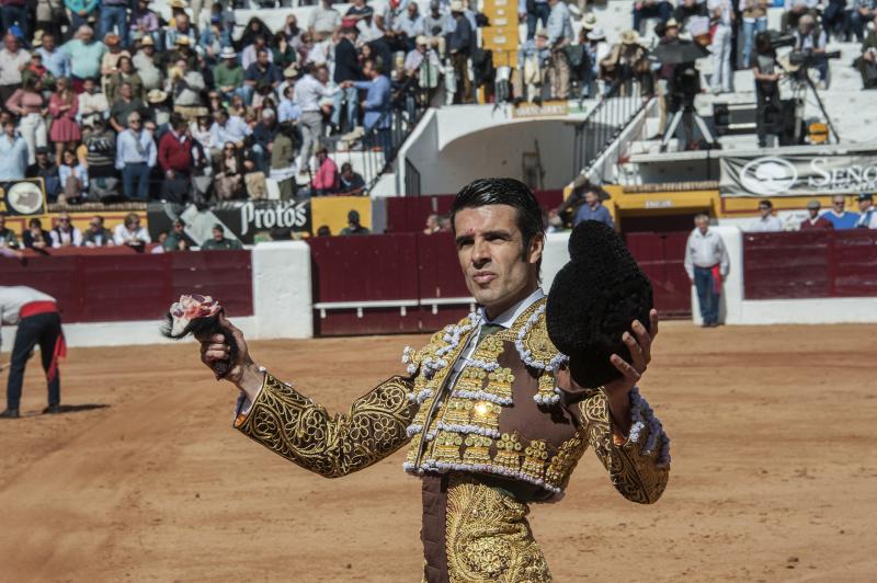 Alarde de torería y valor de Emilio de Justo y Ginés Marín para abrir la puerta grande. 