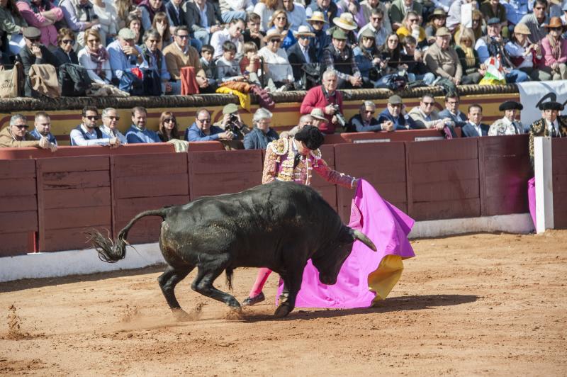 Alarde de torería y valor de Emilio de Justo y Ginés Marín para abrir la puerta grande. 