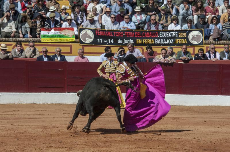 Alarde de torería y valor de Emilio de Justo y Ginés Marín para abrir la puerta grande. 