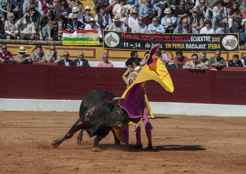 Alarde de torería y valor de Emilio de Justo y Ginés Marín para abrir la puerta grande. 