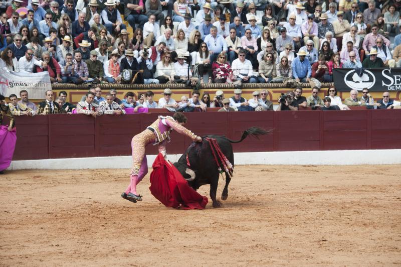 Alarde de torería y valor de Emilio de Justo y Ginés Marín para abrir la puerta grande. 