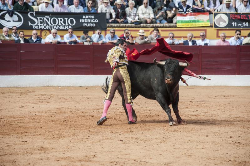 Alarde de torería y valor de Emilio de Justo y Ginés Marín para abrir la puerta grande. 