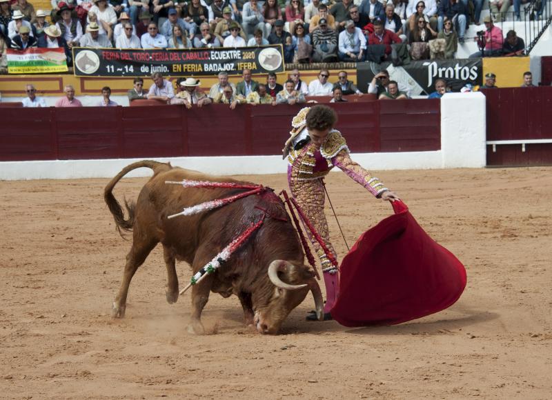 Alarde de torería y valor de Emilio de Justo y Ginés Marín para abrir la puerta grande. 