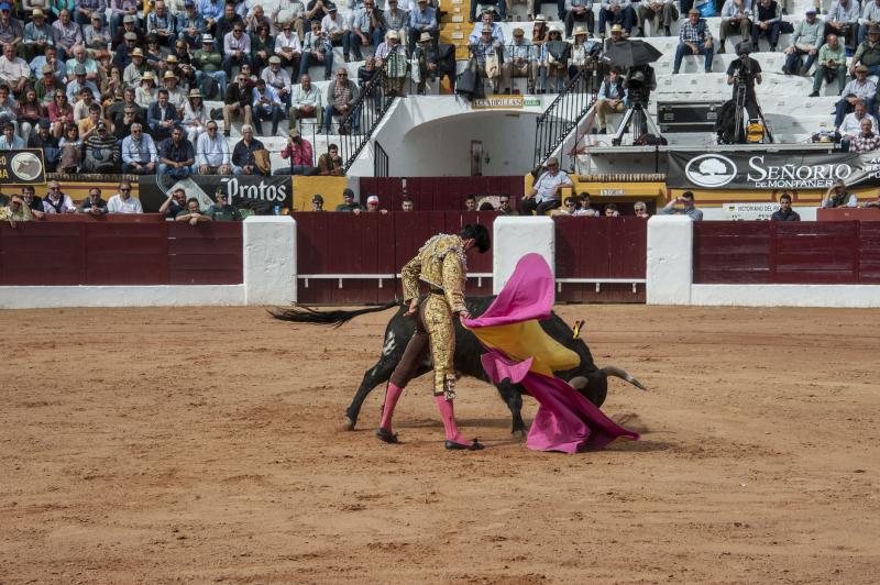 Alarde de torería y valor de Emilio de Justo y Ginés Marín para abrir la puerta grande. 