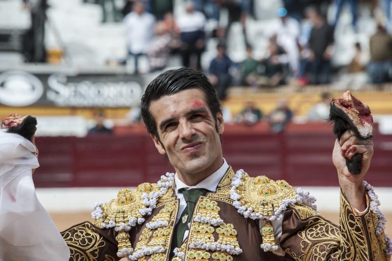 Alarde de torería y valor de Emilio de Justo y Ginés Marín para abrir la puerta grande. 