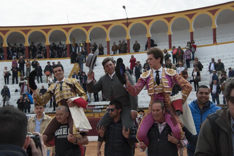 Alarde de torería y valor de Emilio de Justo y Ginés Marín para abrir la puerta grande. 