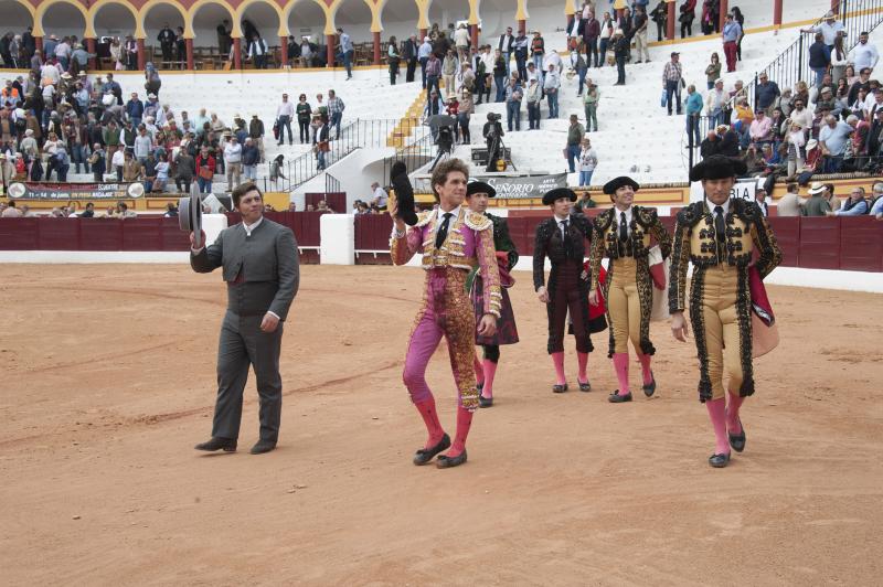 Alarde de torería y valor de Emilio de Justo y Ginés Marín para abrir la puerta grande. 