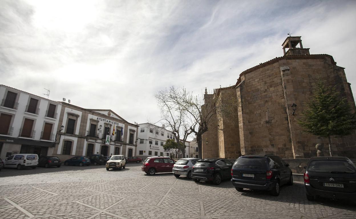 Ayuntamiento y parroquia de Arroyo de la Luz. 