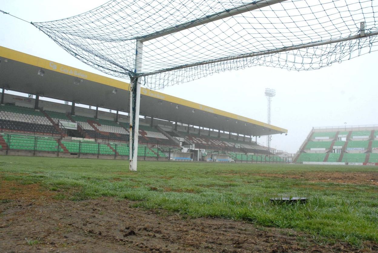 Estadio Romano de Mérida, el escenario que debió acoger ayer el derbi contra el Badajoz. 