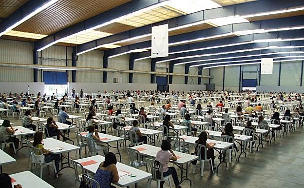 La Junta también suspende las pruebas de oposiciones de abril