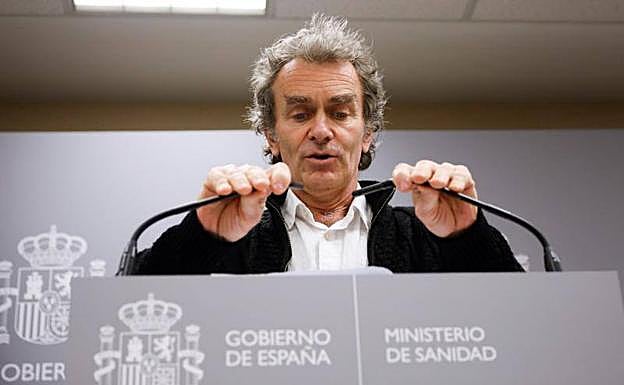 Monago ve «trágico» que Simón siga al frente de la alerta sanitaria