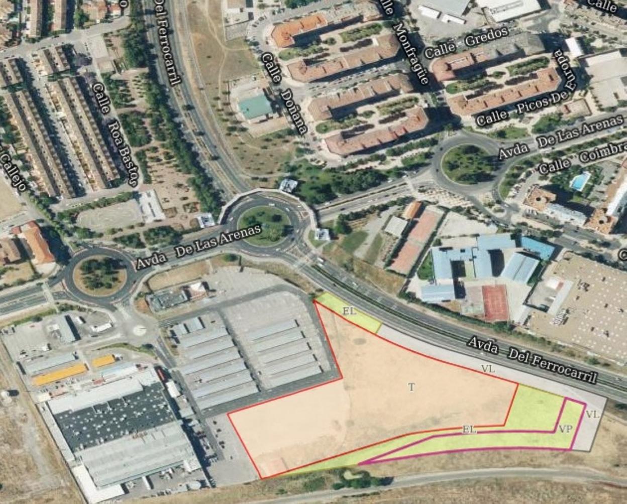 Vista aérea de la futura zona comercial, a la derecha, y Carrefour. 