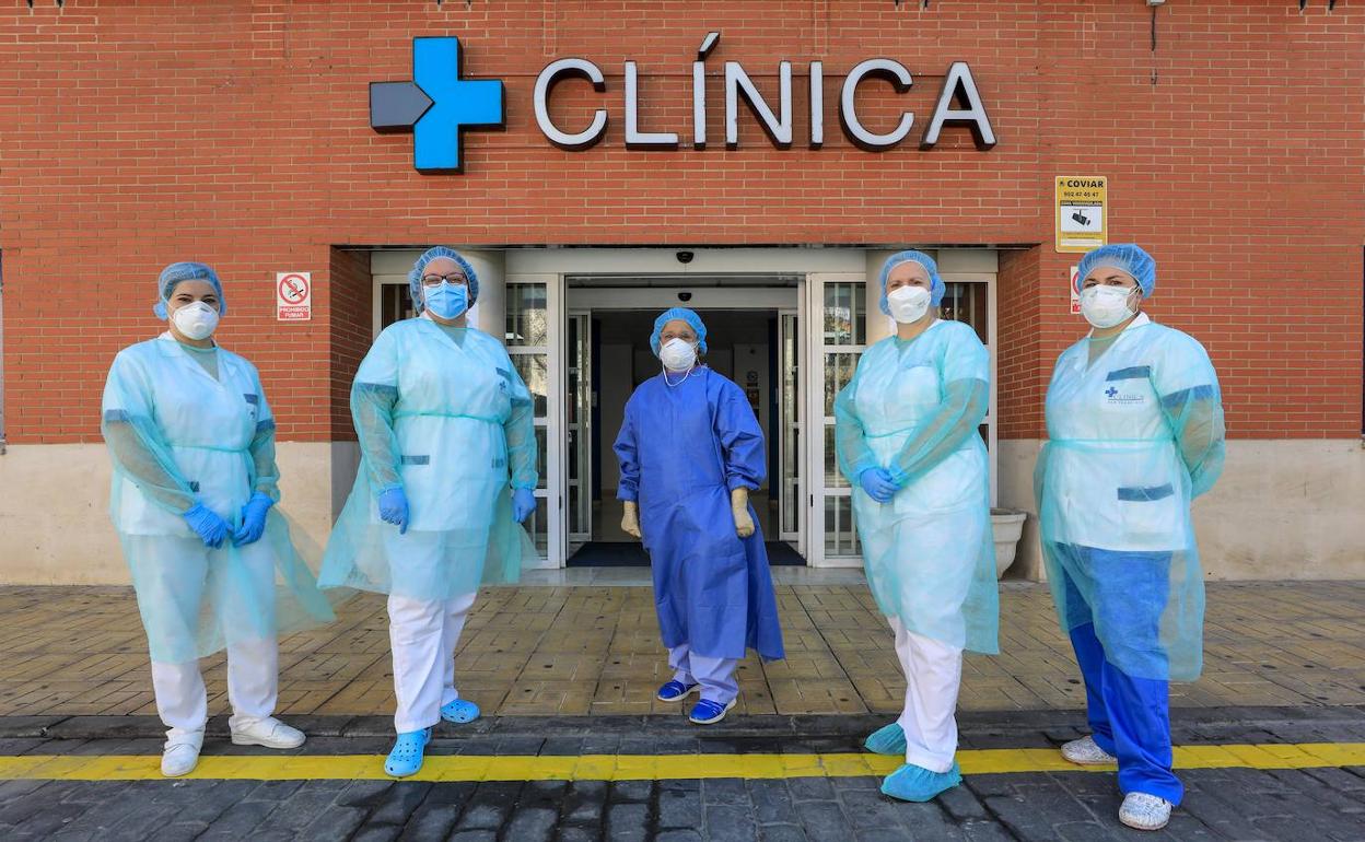 Judit Berrocal, Juana Marroyo, Filo Pacheco, María Domínguez y Arantxa Arjona en la San Francisco. 