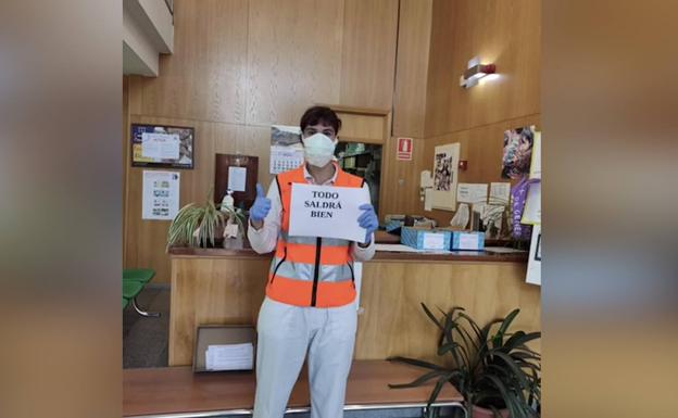 Los trabajadores del centro de salud de Castuera piden a todos que se queden en casa