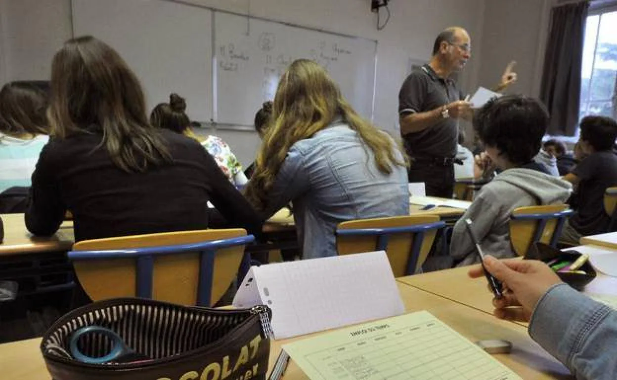 Extremadura aplaza las oposiciones docentes de Secundaria a 2021