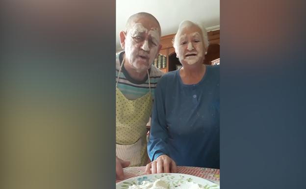 Los abuelos de Mérida siguen divirtiéndose en casa