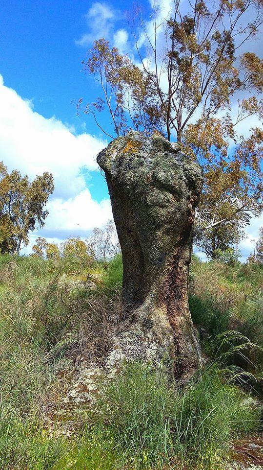 La Cueva de la Soledad y sus tres peñas vigilantes