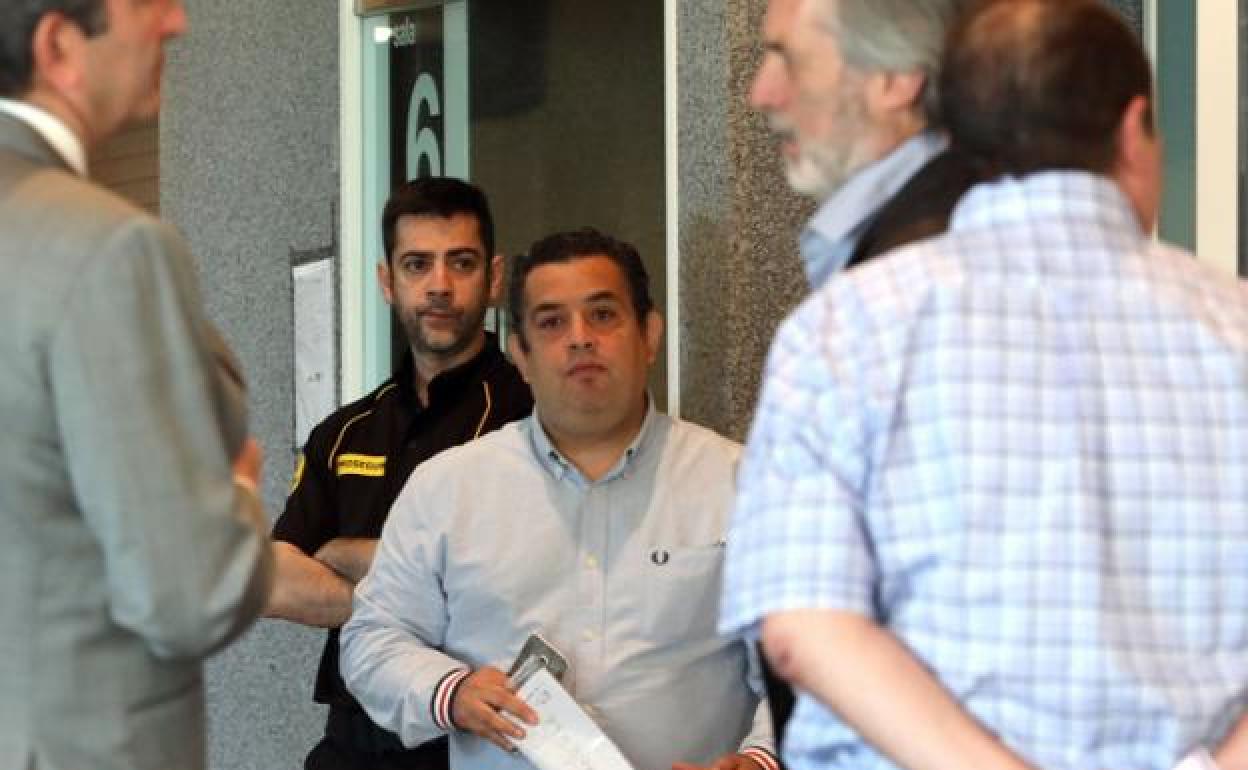 Zoilo Pazos, familiar del empresario fallecido José María Ruiz-Mateos, durante su juicio en Mérida. HOY