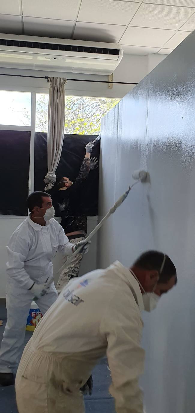 Fotos: El gimnasio municipal de Losar se convierte en residencia de mayores