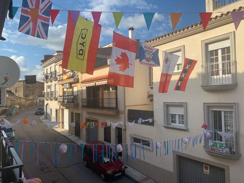 Fotos: Los vecinos de Arroyo celebran el Día de la Luz desde casa