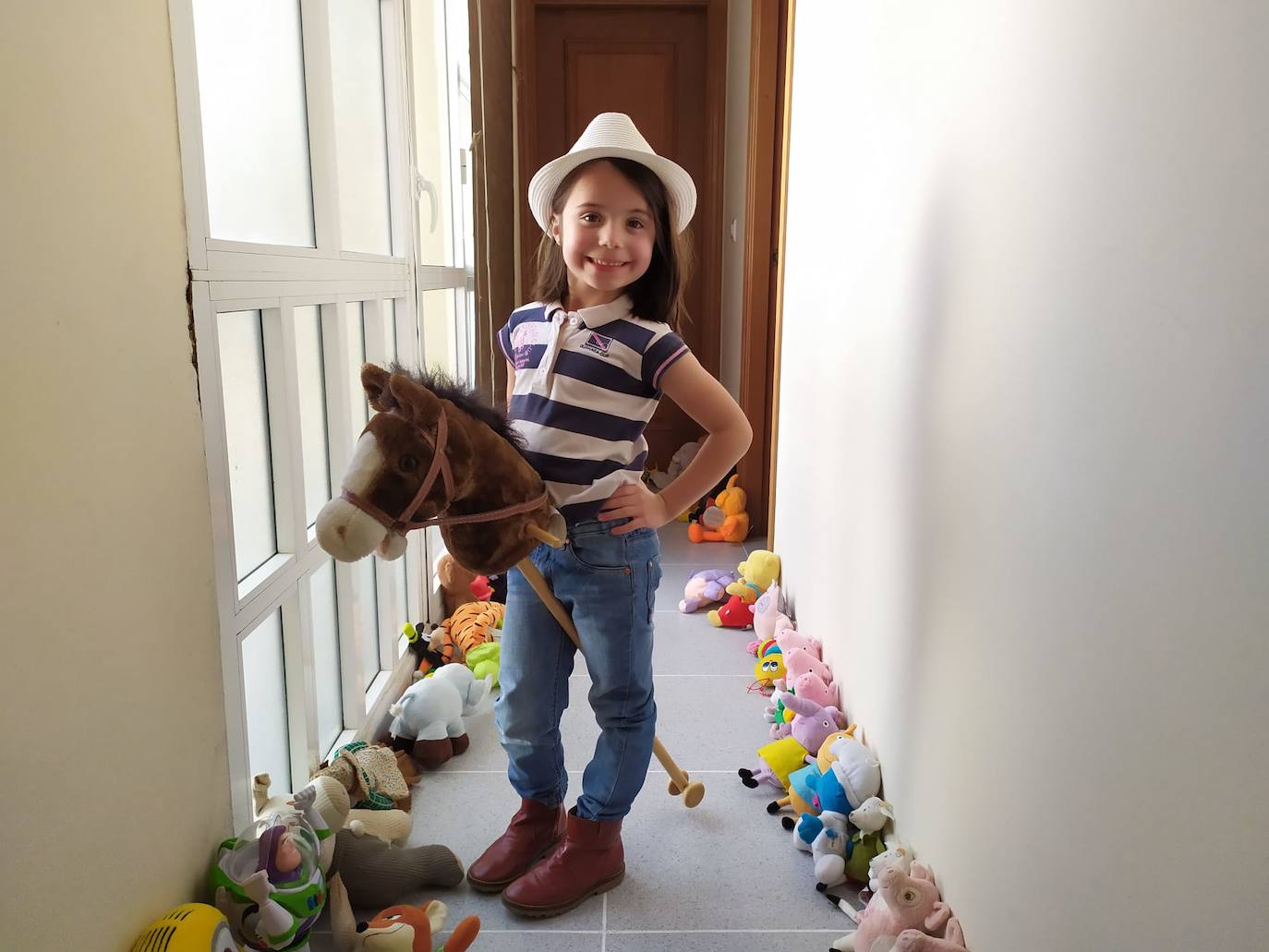 Fotos: Los vecinos de Arroyo celebran el Día de la Luz desde casa