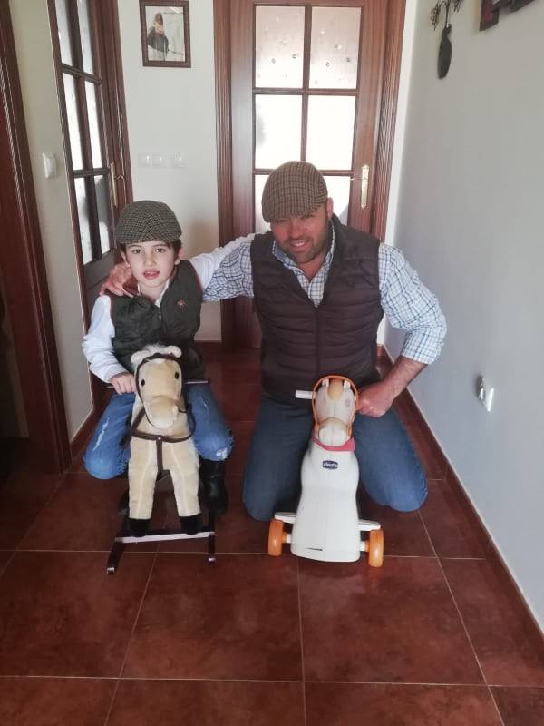 Fotos: Los vecinos de Arroyo celebran el Día de la Luz desde casa