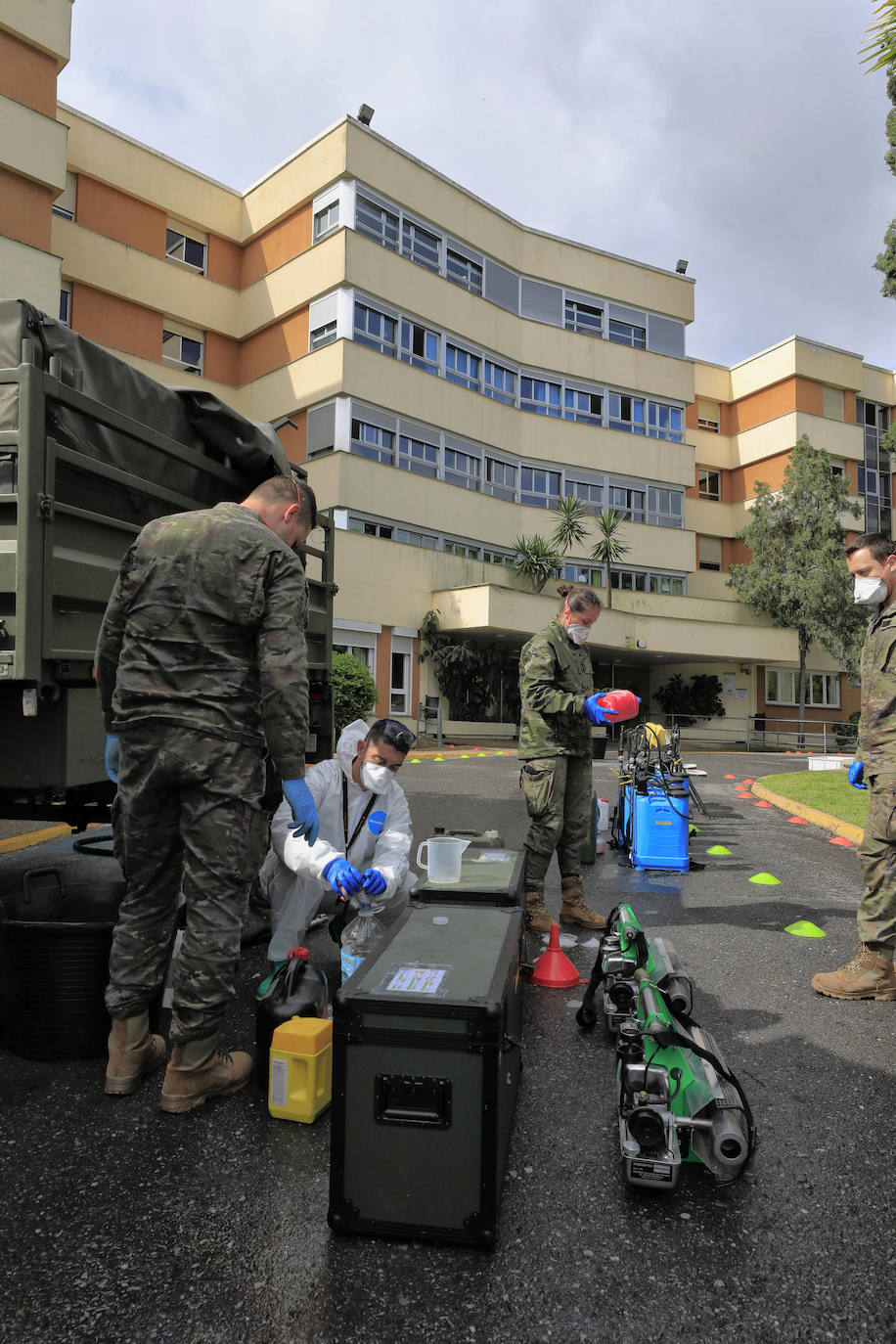 El Ejército vuelve a desinfectar la Residencia Asistida de Cáceres