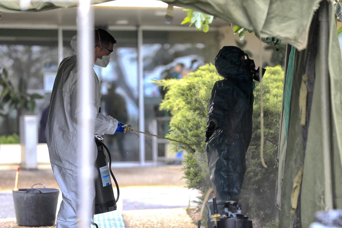 El Ejército vuelve a desinfectar la Residencia Asistida de Cáceres