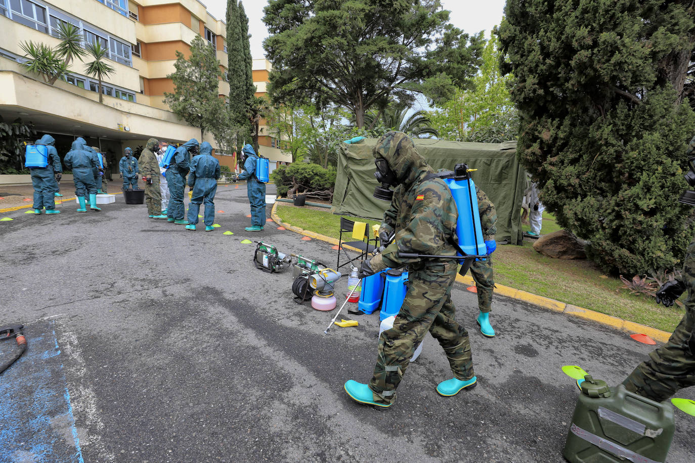 El Ejército vuelve a desinfectar la Residencia Asistida de Cáceres