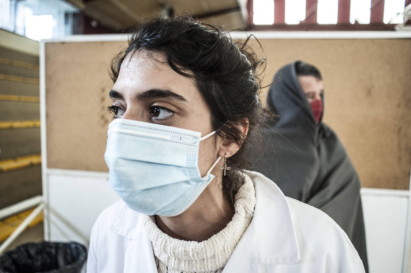 Fotos: Así viven 50personas en el polideportivo Las Palmeras en Badajoz