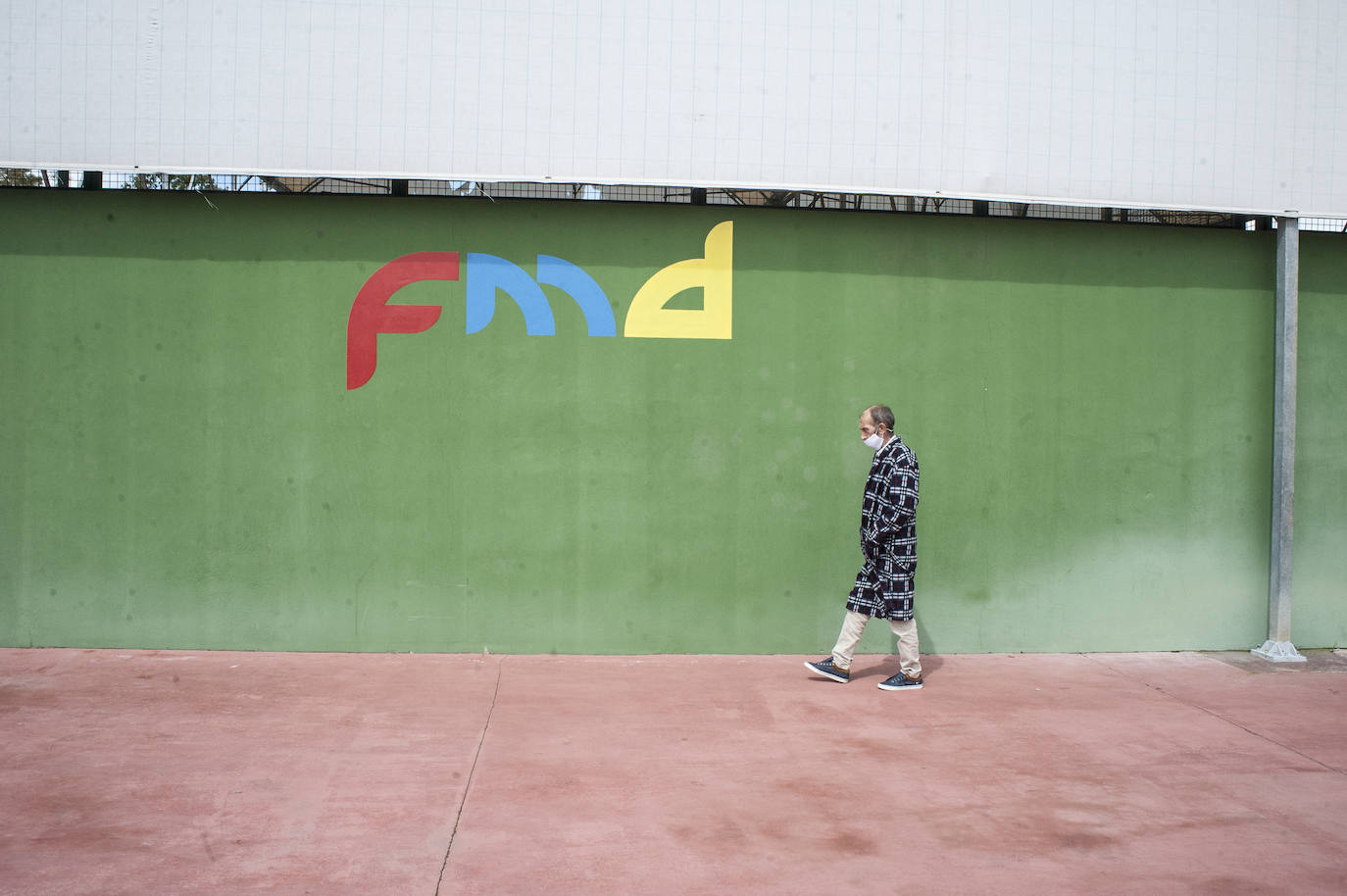 Fotos: Así viven 50personas en el polideportivo Las Palmeras en Badajoz