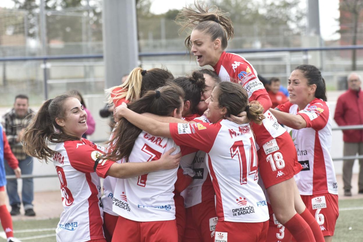 El Santa Teresa celebra un gol en el derbi ante el Cáceres. 