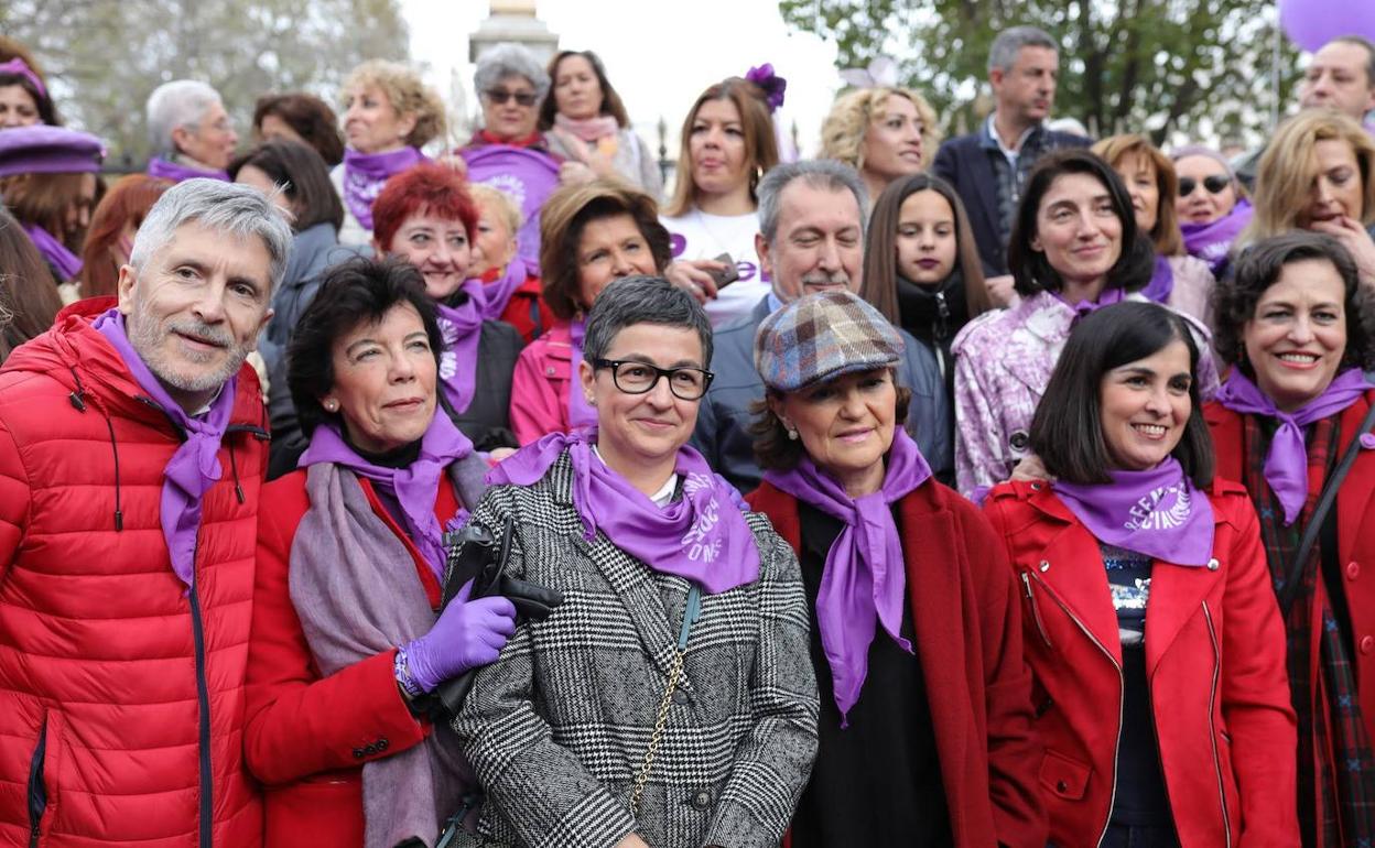 Miembros del Gobiernos en la manifestación del 8M en Madrid.