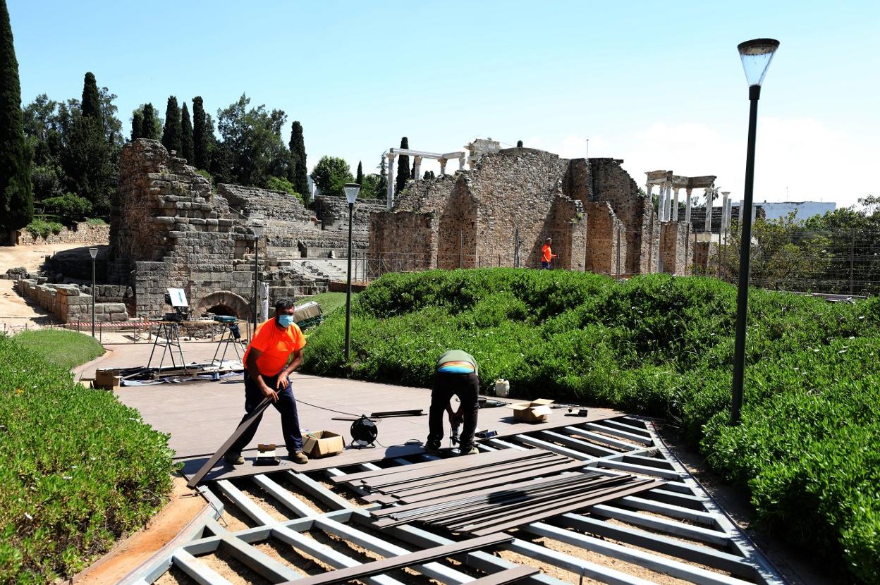 Las obras de mejora continúan en los accesos del Teatro Romano. 