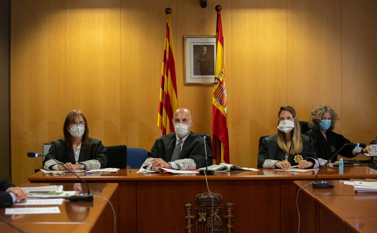 Miembros del Tribunal Superior de Justicia de Cataluña que han estudiado uno de los recursos de Vox contra la prohibición de las manifestaciones.