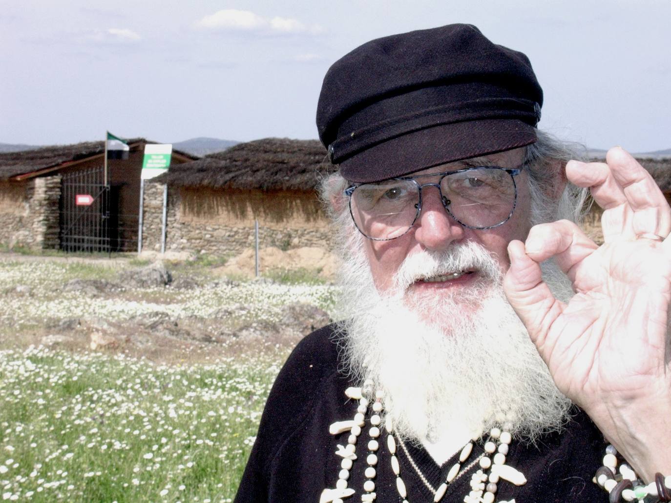 Héctor Gallo feliz en el año 2006 en 'su' pueblo Aldeacentenera.