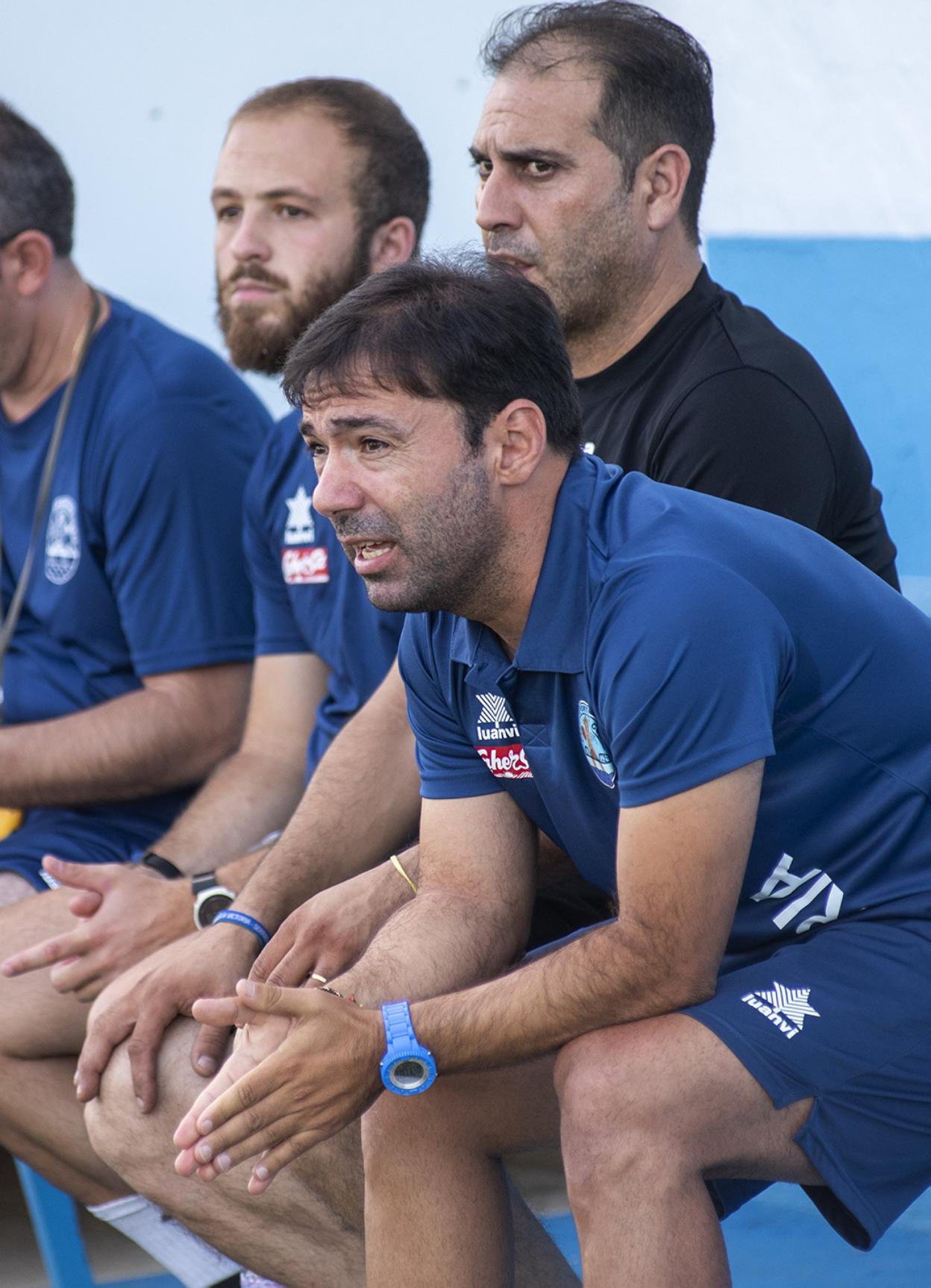 Rai y su cuerpo técnico. 