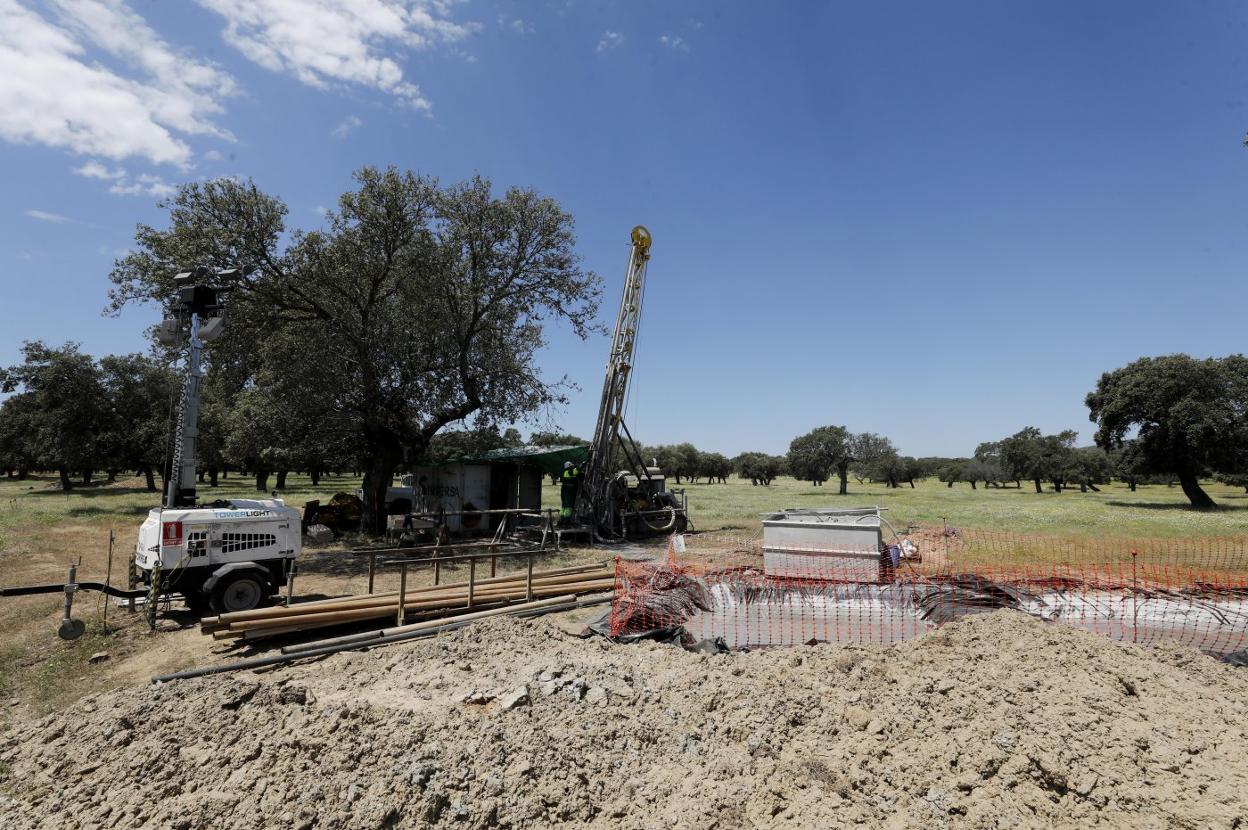 Trabajos de exploración en el yacimiento de Las Navas la semana pasada. 