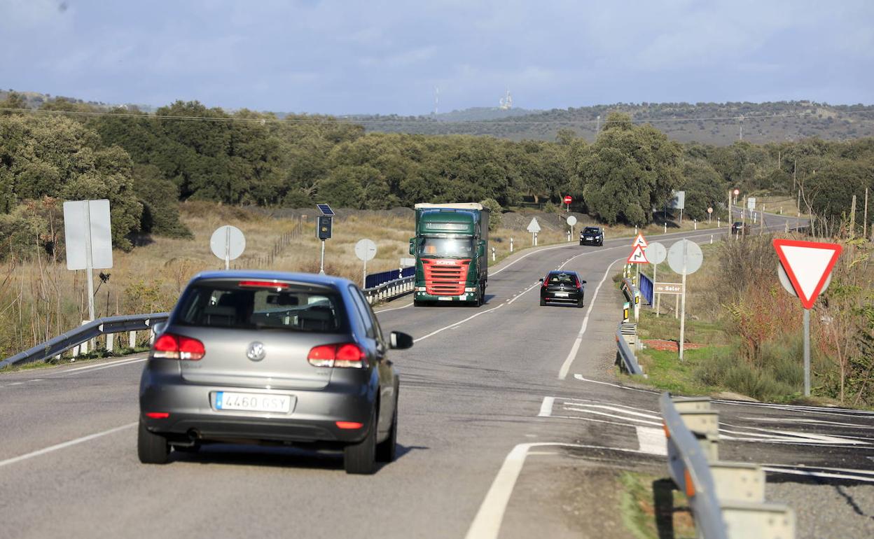 Tráfico en la carretera que une las dos capitales de provincia extremeñas. 