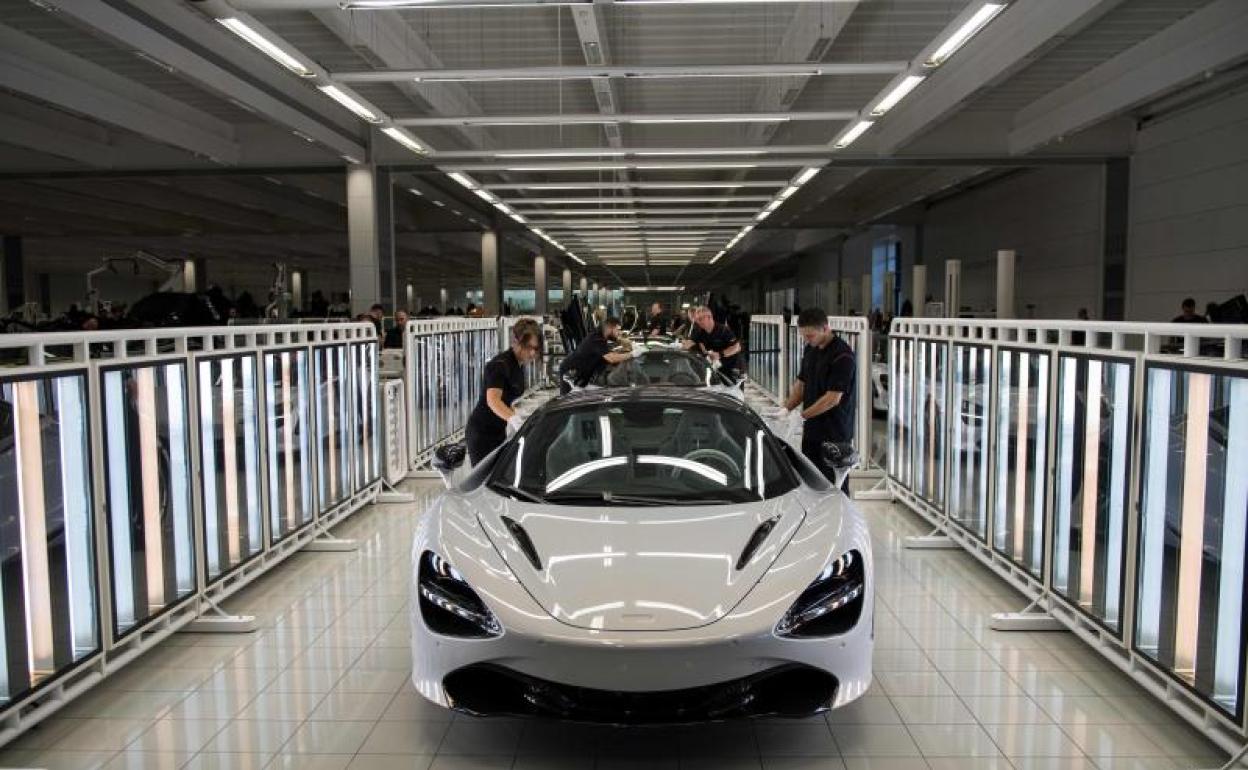 Imagen de un McLaren en la factoría de Woking. 