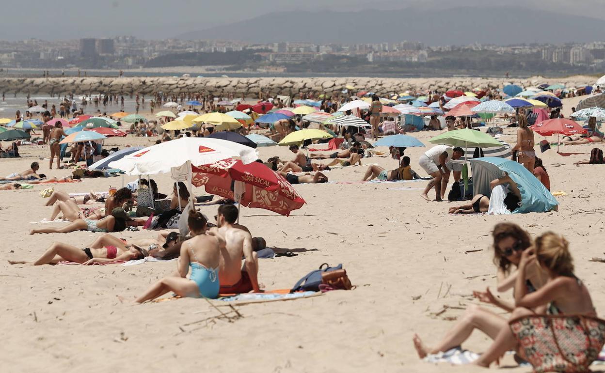 Imagen de la playa de Caparica el pasado 24 de mayo.