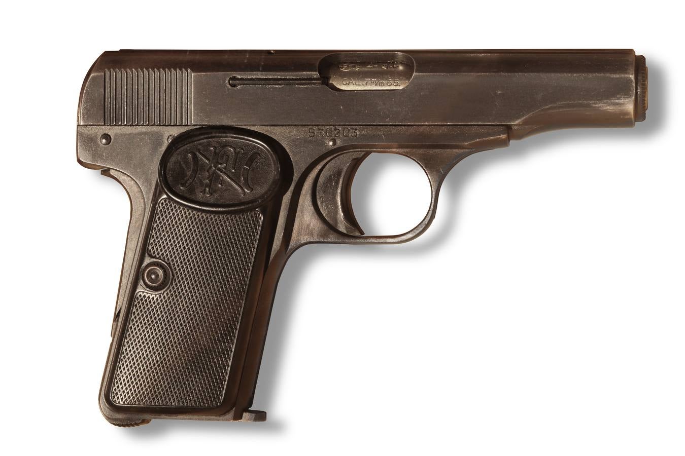 Una pistola Browning de 1910, similar a la que el cura sacó de su sotana.