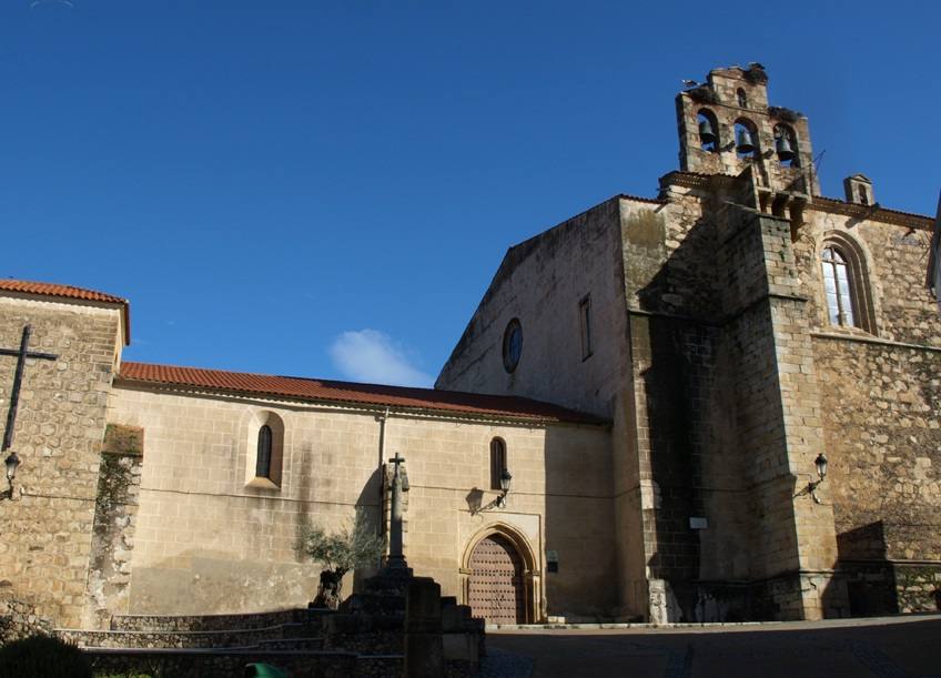 Imagen actual de la parroquia de San Mateo de Logrosán.