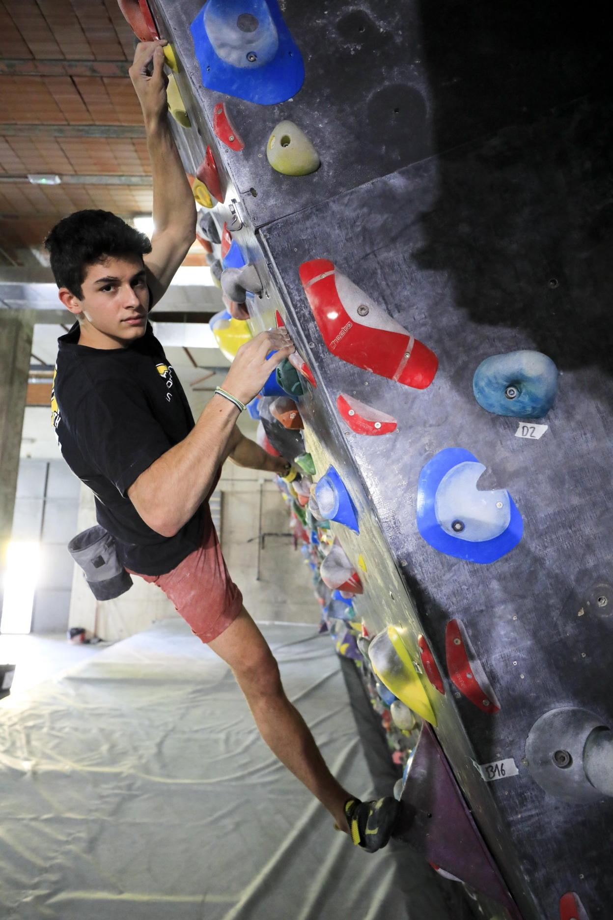 Alberto Ginés se entrena estos días en el rocódromo del CNTD de Cáceres. 