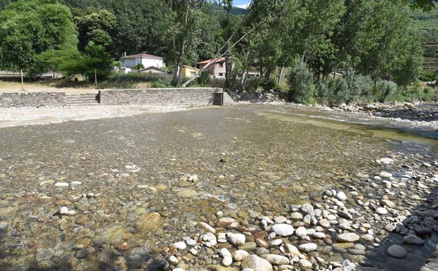 Jerte. Piscina natural en la localidad cacereña de Jerte esta semana, sin agua embalsada aún. 