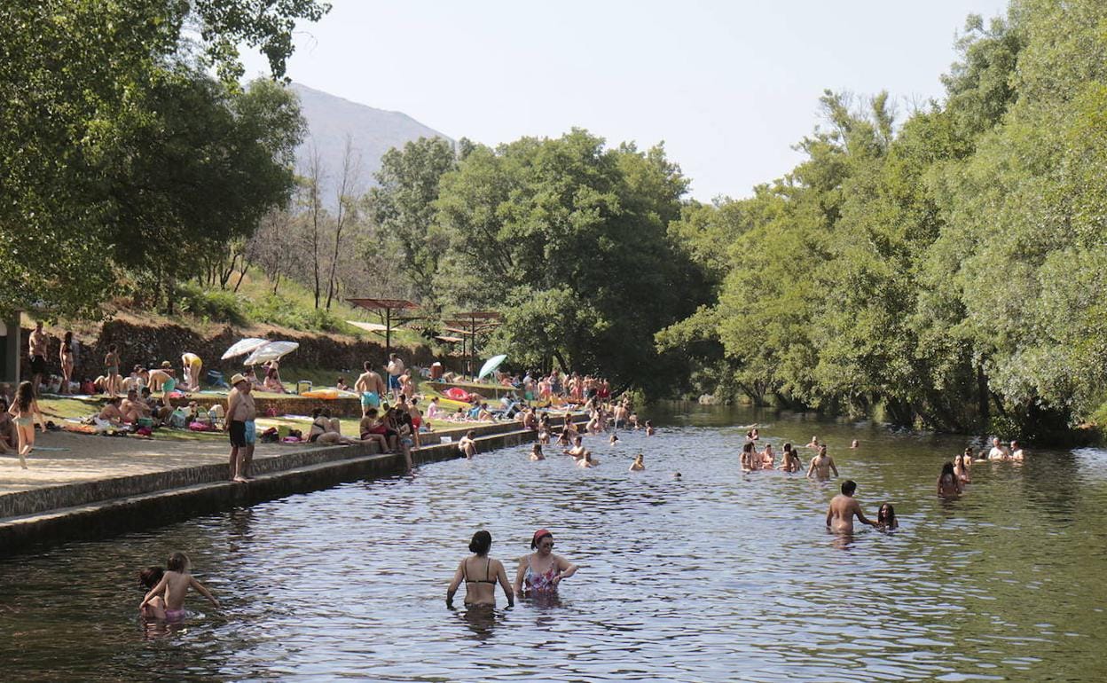 Piscina de Hoyos (Cáceres), que este año no está en el censo europeo de zonas de baño naturales.