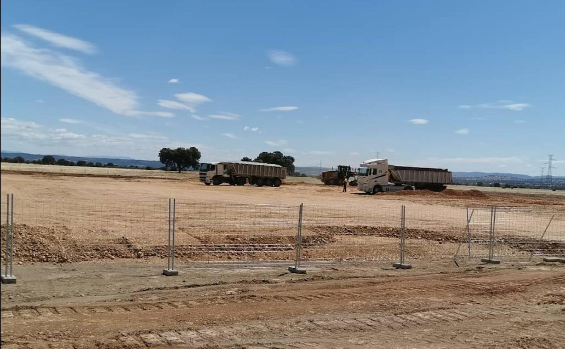 Primeros trabajos en la construcción de la fotovoltaica de Valdecaballeros. 