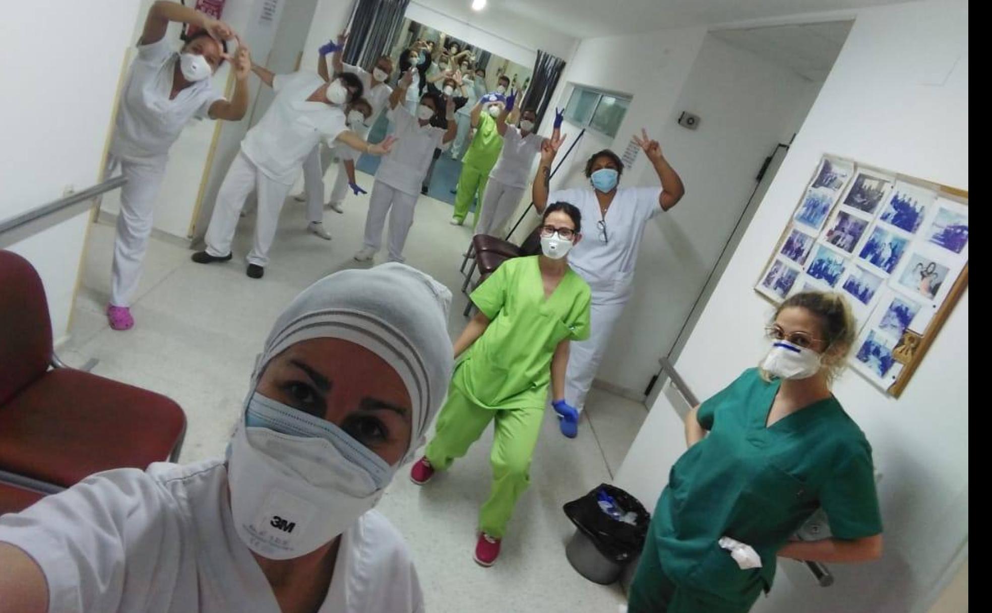 Uno de los centros más afectados. Trabajadoras de la residencia de Arroyo de la Luz. 