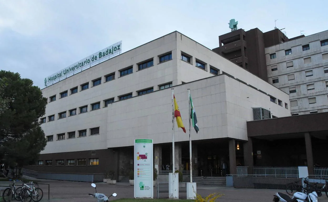 El Universitario de Badajoz implanta una técnica de radioterapia de alta precisión para tratar varios tipos de cáncer