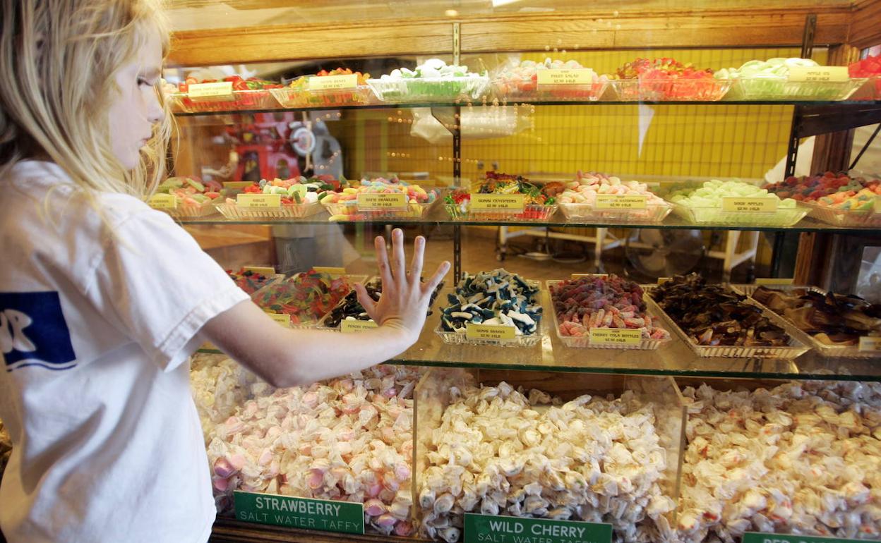 El Ayuntamiento de Deleitosa prohibe comer chucherías y pipas en la calle